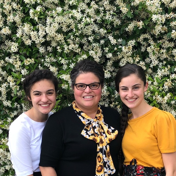 Meet your Posher, Karin - Picture 1 of 1